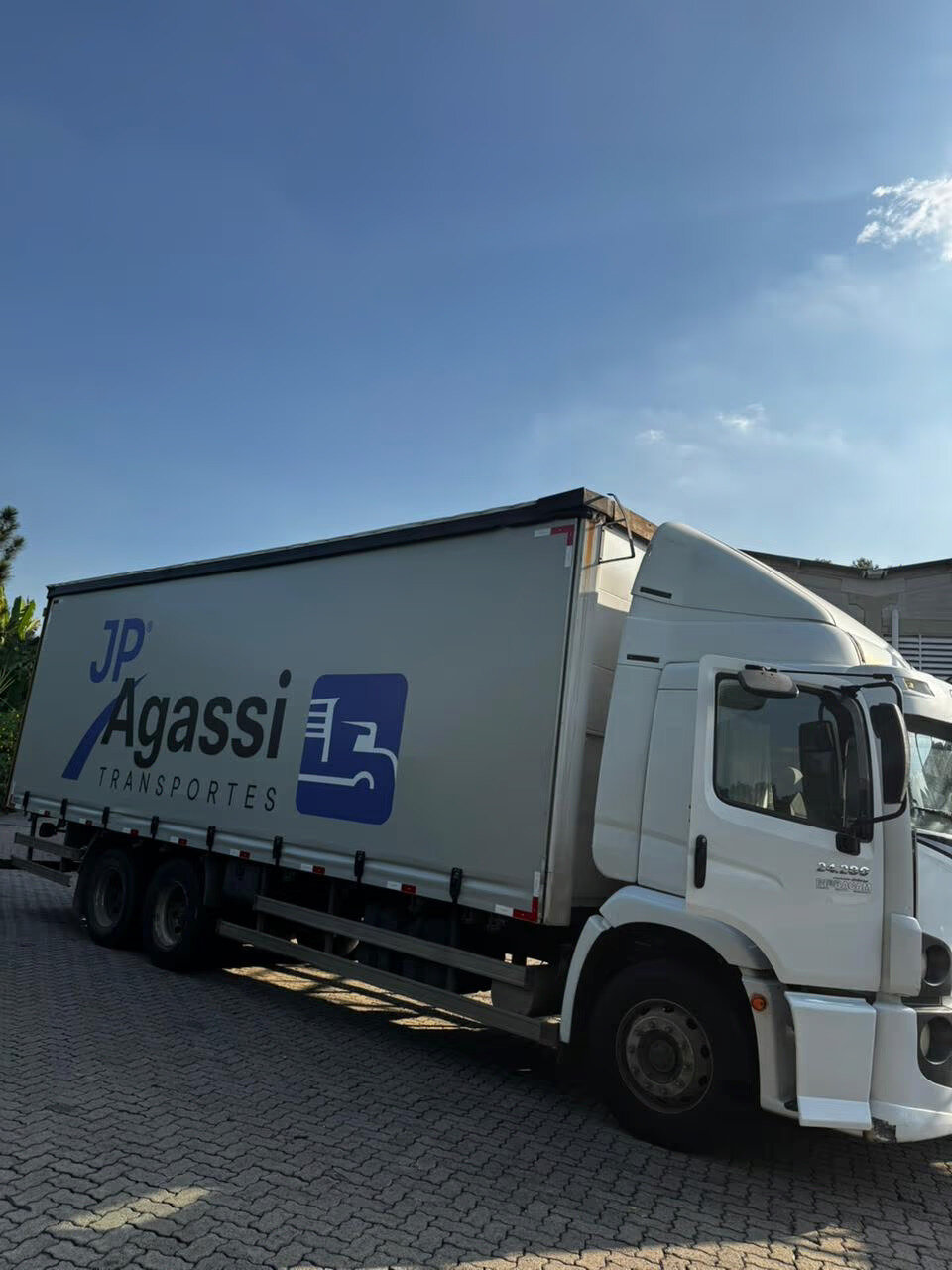 Caminhão JP Agassi Transportes